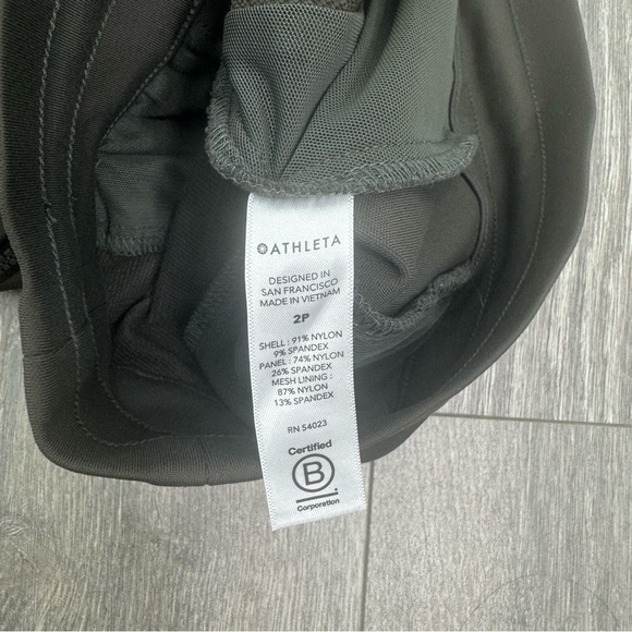 NWOT ATHLETA Headlands Hybrid Trek Jogger Size 2P - Picture 8 of 12
